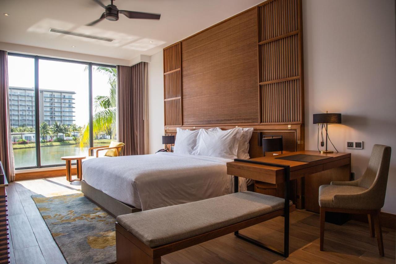 Moevenpick Villas & Residences Phu Quoc Dış mekan fotoğraf A bedroom at the hotel