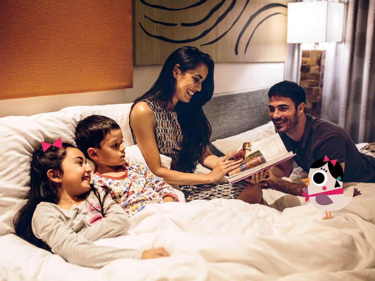 Moevenpick Villas & Residences Phu Quoc Dış mekan fotoğraf Family at the hotel