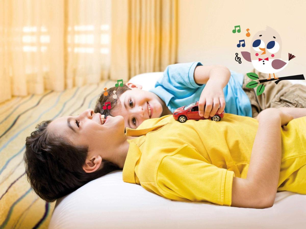 Moevenpick Villas & Residences Phu Quoc Dış mekan fotoğraf A child with autism playing with a toy car