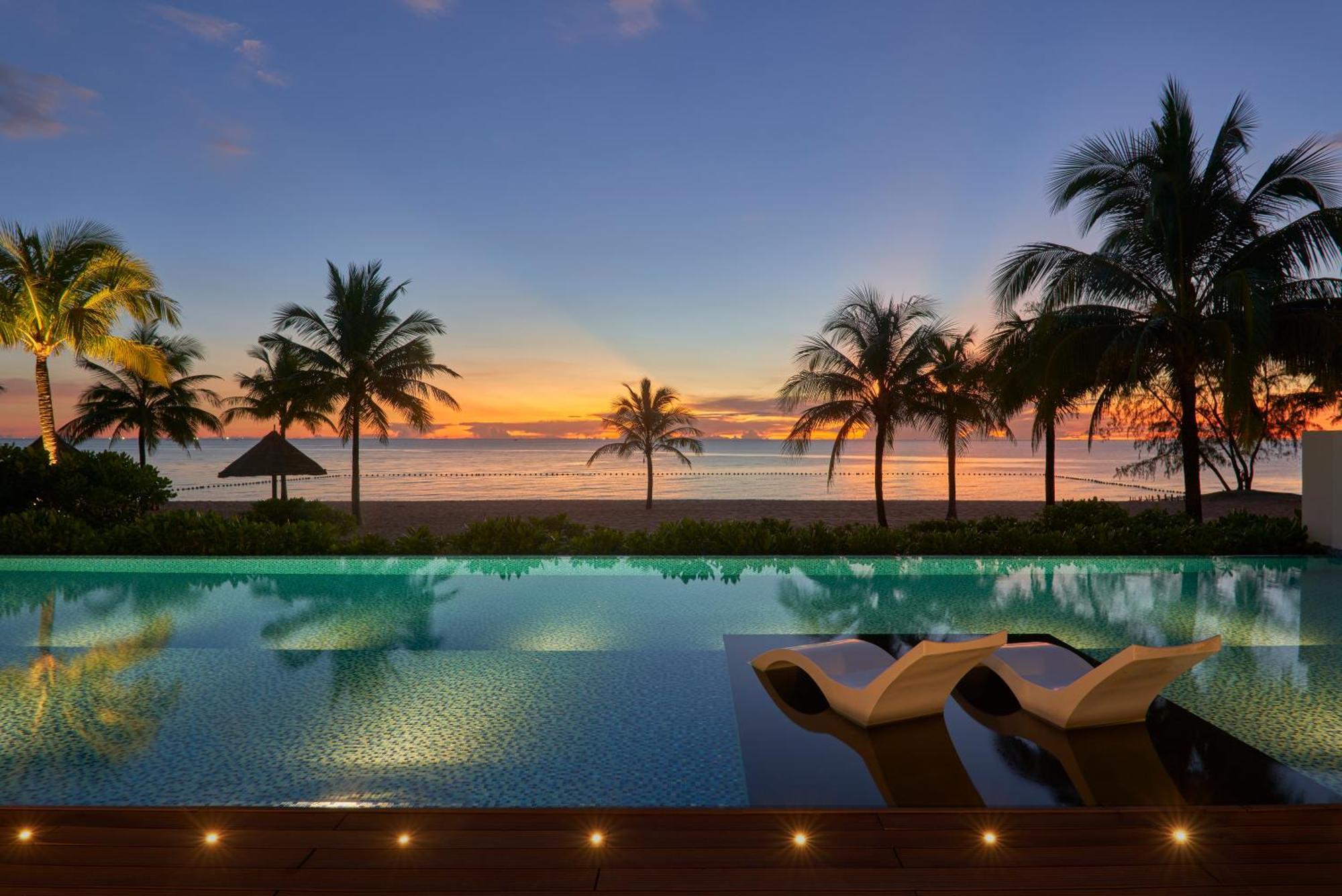 Moevenpick Villas & Residences Phu Quoc Dış mekan fotoğraf Sunset at the beach