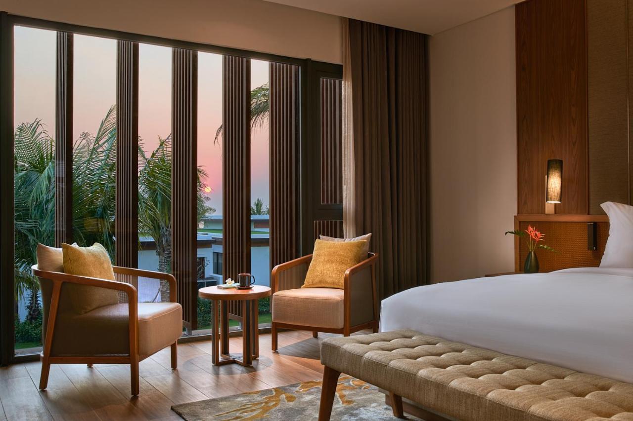 Moevenpick Villas & Residences Phu Quoc Dış mekan fotoğraf A guest room at the hotel