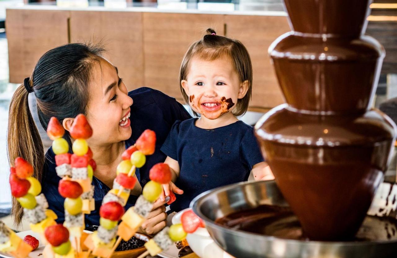 Moevenpick Villas & Residences Phu Quoc Dış mekan fotoğraf A chocolate fountain